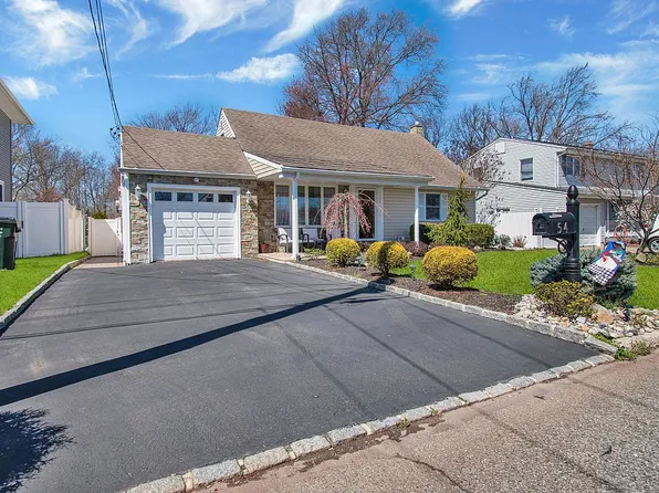 54 Longfellow Dr, Colonia, NJ 07067