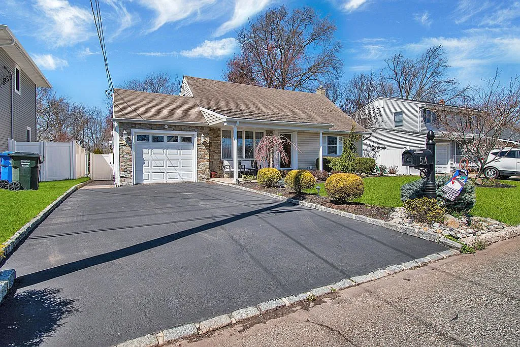 54 Longfellow Dr photo 1