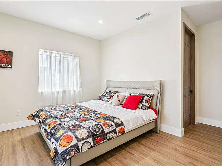 10349 Mapledale St — Photo 32