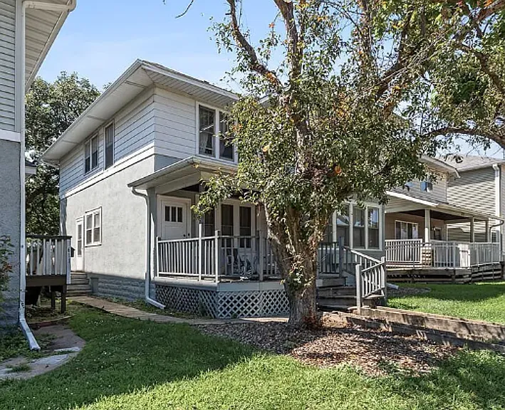 613 Snelling Ave N — Photo 1