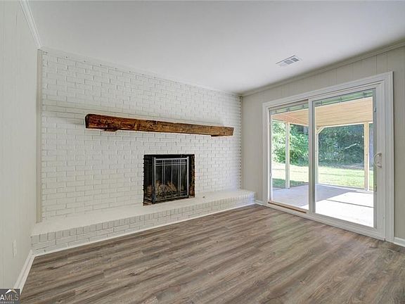 4th image of 4566 Mountain Creek Dr NE