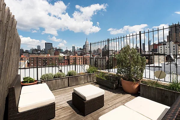 Sold by Danielle Epstein, LREB | media 23