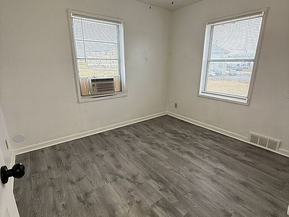 4th image of 9523 Charlotte St