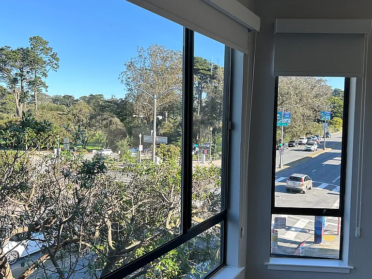 Corner unit, Living room windows