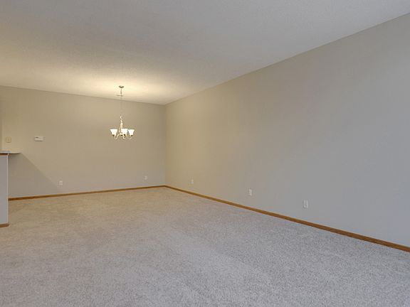 3rd image of 471 Tamarack Trl