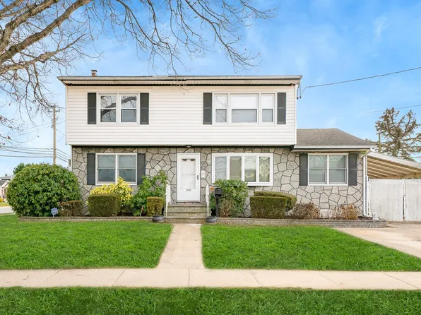 242 N Pine Street, Massapequa, NY 11758
