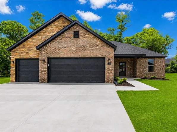 2101 N Dagan St, Siloam Springs, AR 72761