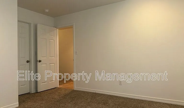 195 S Stardust Ct — Photo 4