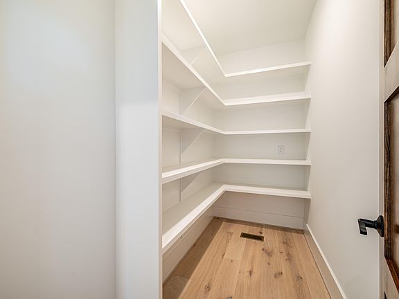 5th image of 46 Walnut Branch Rd