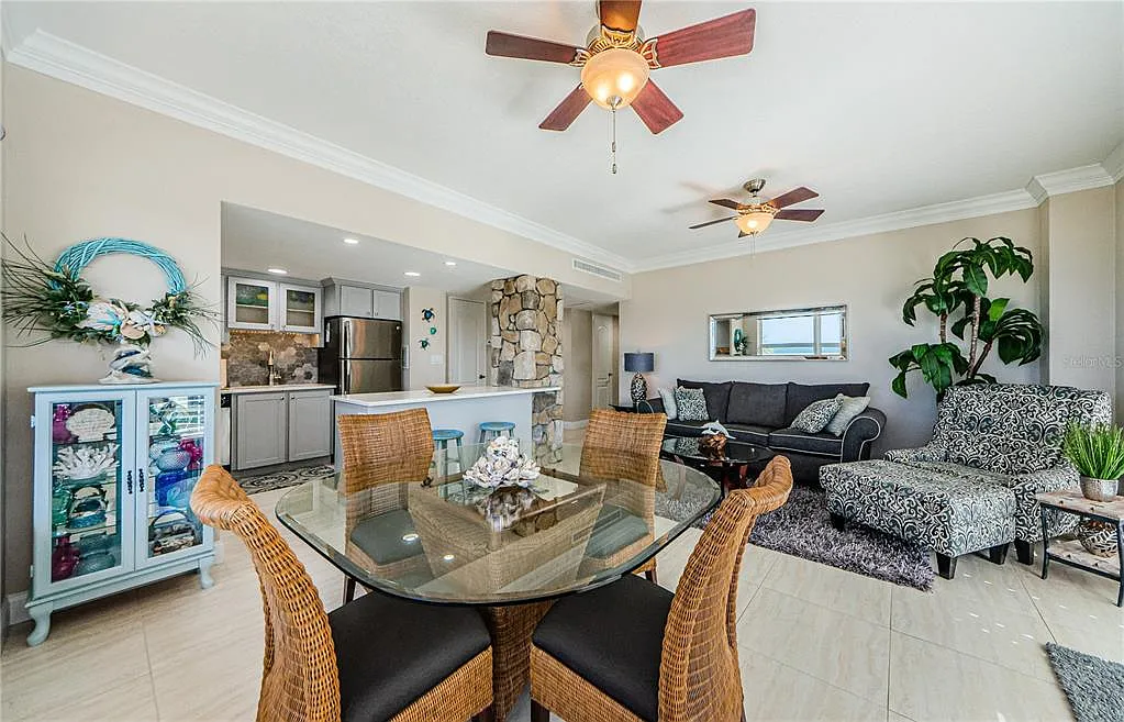 2 bed, 2.0 bath, 1054 sqft, $4,500 — Photo 4