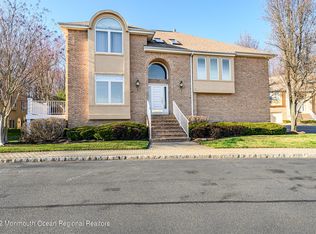 118 Woodlake Ct, Holmdel, NJ 07733