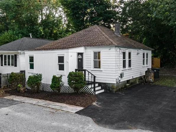 55 Arizona St, Coventry, RI 02816