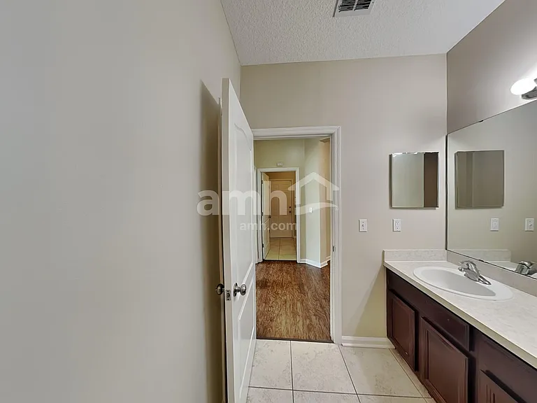 1406 Canopy Oaks Dr — Photo 18