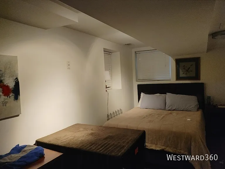 2102 W Belle Plaine Ave #G — Photo 5