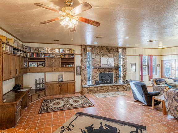 4th image of 1735 Betts Ln