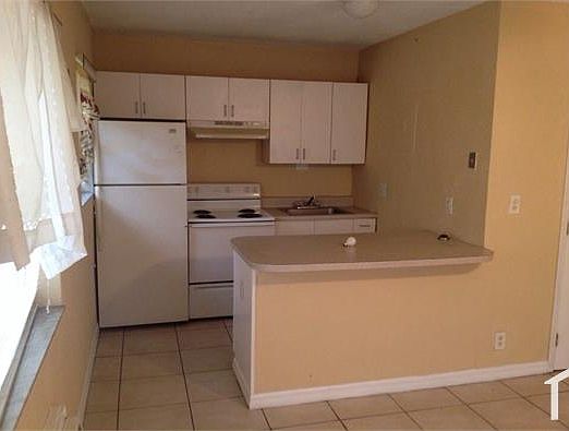 2nd image of 611 SW 12th Ave APT 1