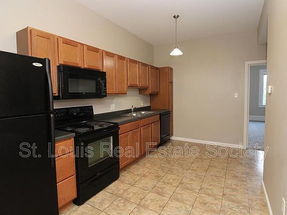 3rd image of 225 W Steins St #2F