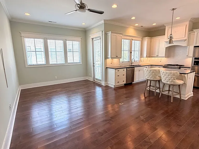 1712 Tearthumb Ct — Photo 2