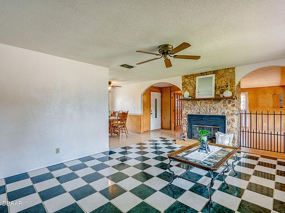 3rd image of 411 Calle Grande St