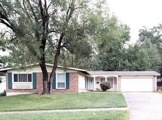 1570 Balmoral Dr, Florissant, MO 63033