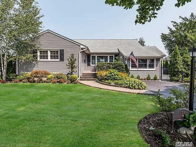 1st image of 131 Knollwood Dr