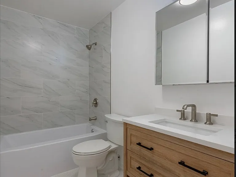 2435 W Polk St #3 — Photo 12