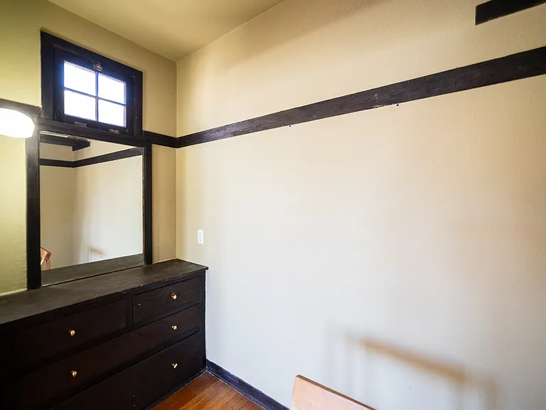 836 Silverlake Blvd — Photo 7