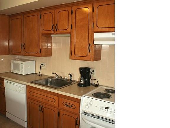 4th image of 1950 Sheridan Dr #190010