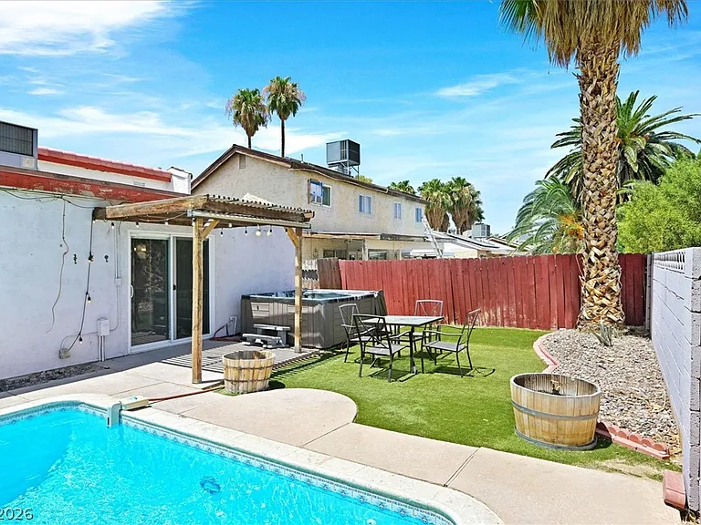 3956 Clear View Dr — Photo 28
