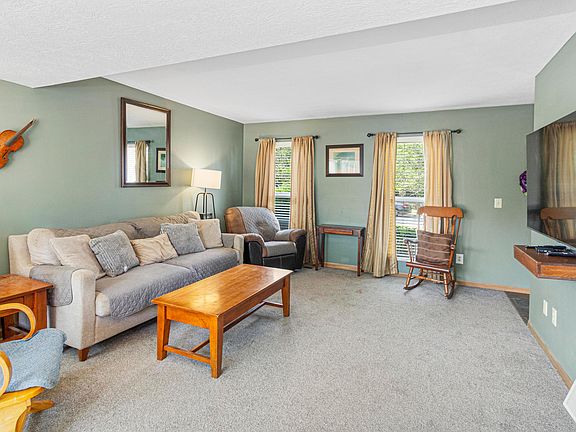 3rd image of 3044 Bismark Dr