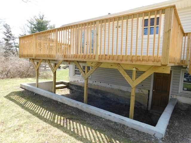 2nd image of 2 Oak Grove Ln