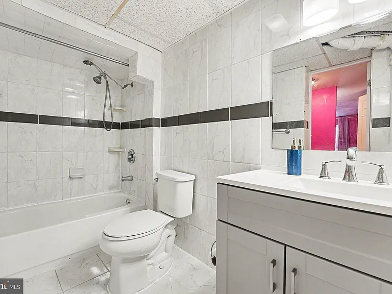 653 Franklin St — Photo 33