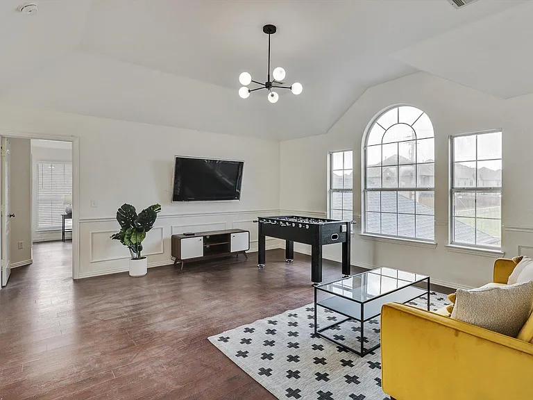 4325 Angelina Dr — Photo 32