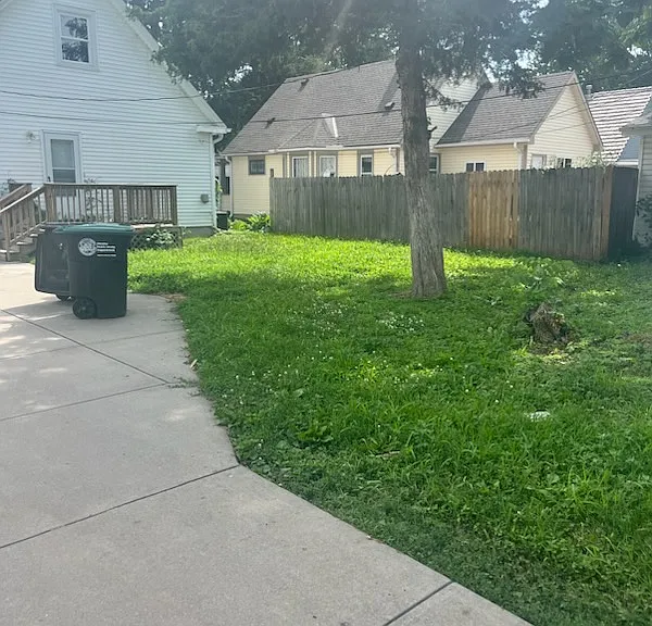 2570 Camden Ave — Photo 2