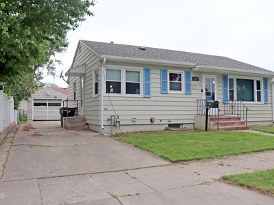 710 N 17th St, Bismarck, ND, 58501