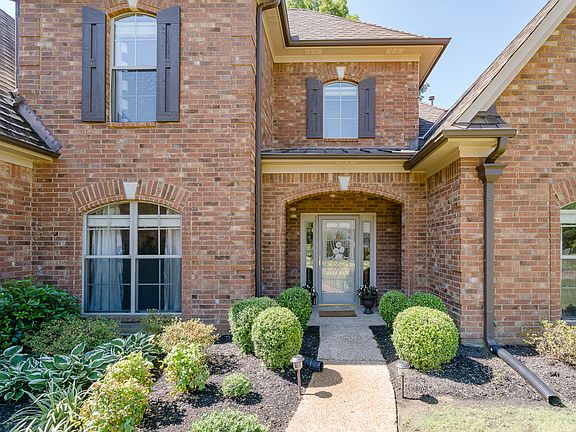 2nd image of 8305 Hunters Meadow Ln