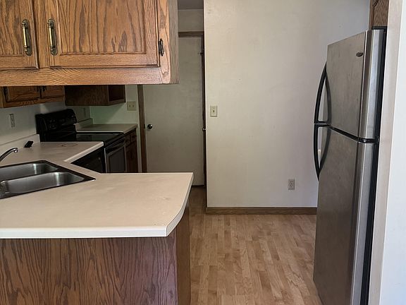 4th image of 8 Continental Ct