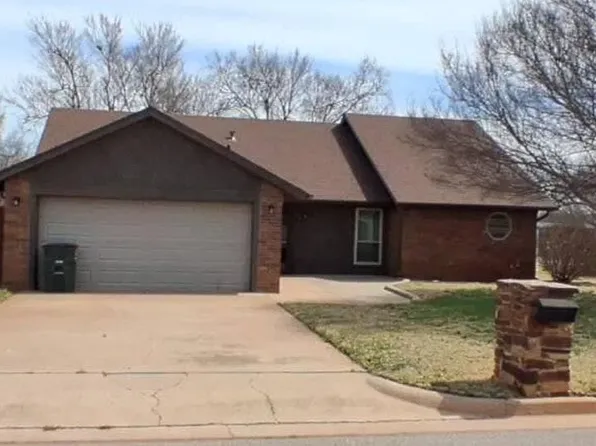 9 Easy St, Clinton, OK 73601