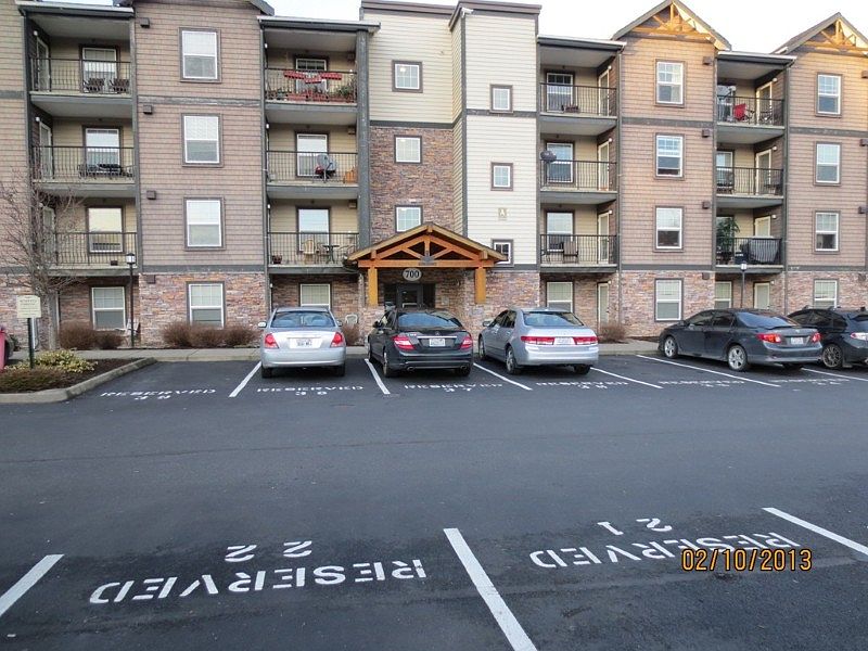 Outside entry into building #700