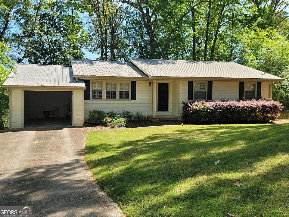 1st image of 2212 Colonial Cir