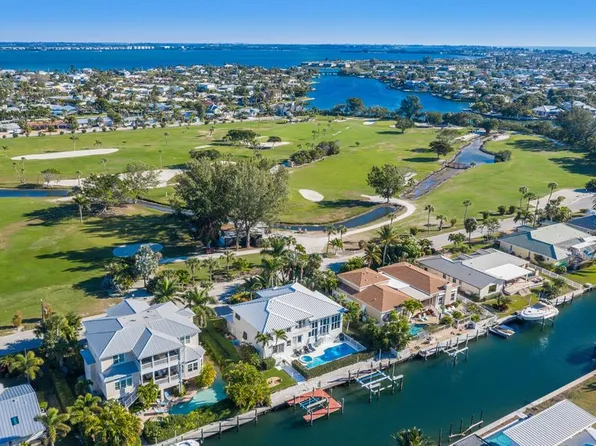 613 Ivanhoe Ln, Holmes Beach, FL 34217