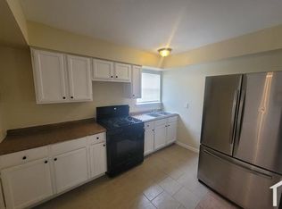 1305 28th St #3, Galveston, TX 77550