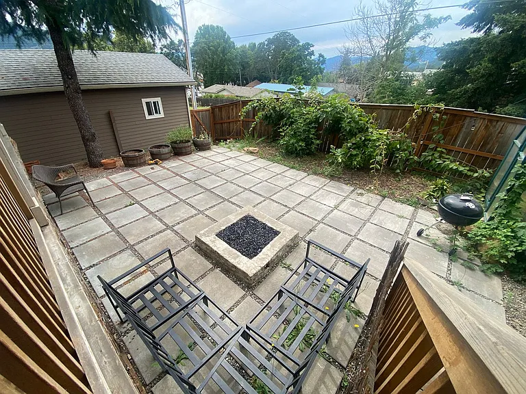 319 W Jefferson St — Photo 10
