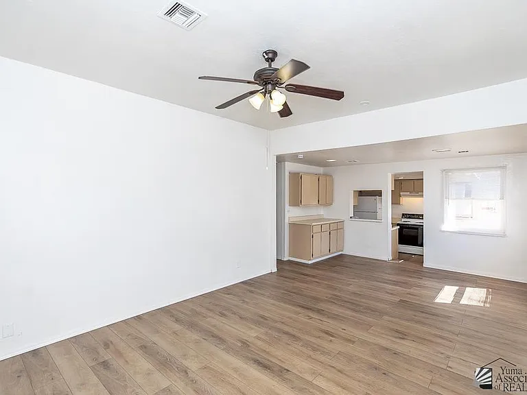 236 S 3rd Ave — Photo 3