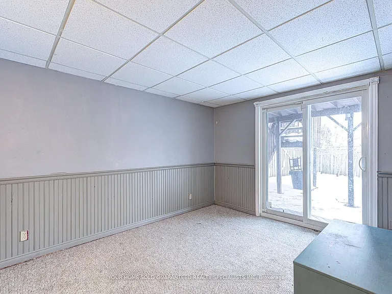 47 Hewitt Cres — Photo 3
