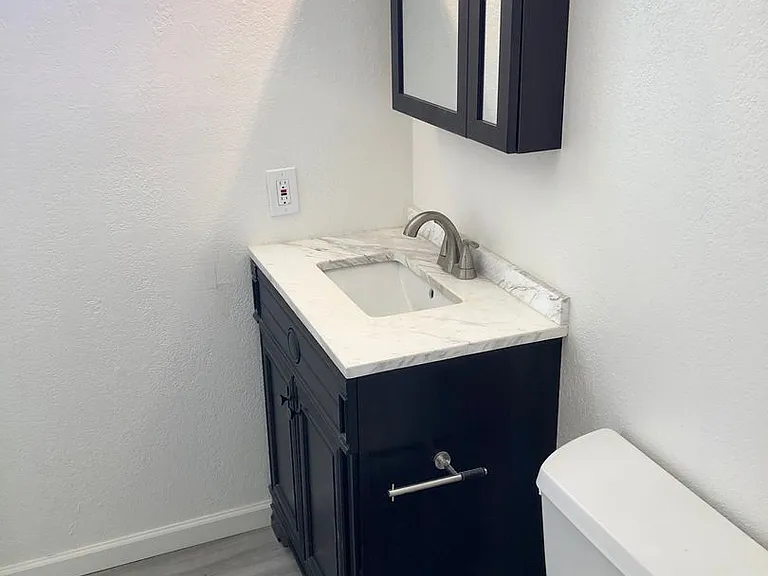 2715 Lillie Ave — Photo 23