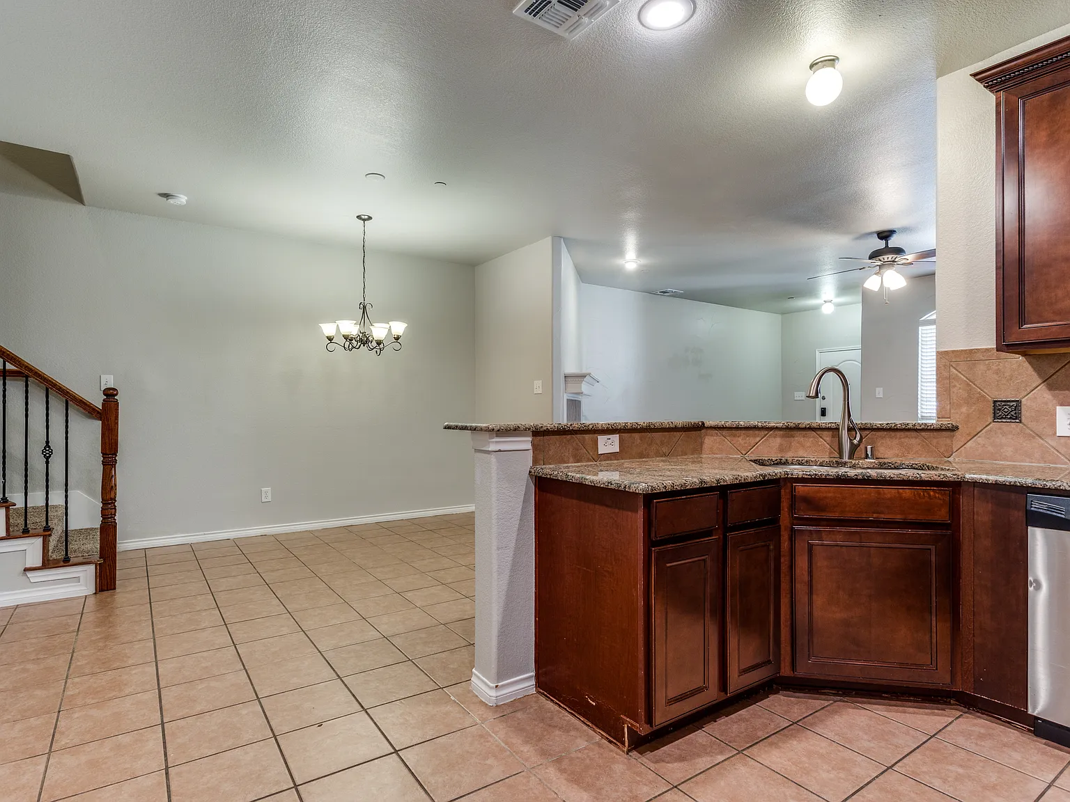 2 bed, 2.5 bath, 1670 sqft, $2,500 — Photo 3