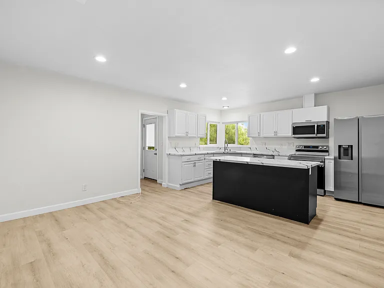 5529 Dorothy Dr — Photo 11