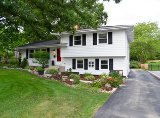 5525 Middaugh Ave, Downers Grove, IL 60516