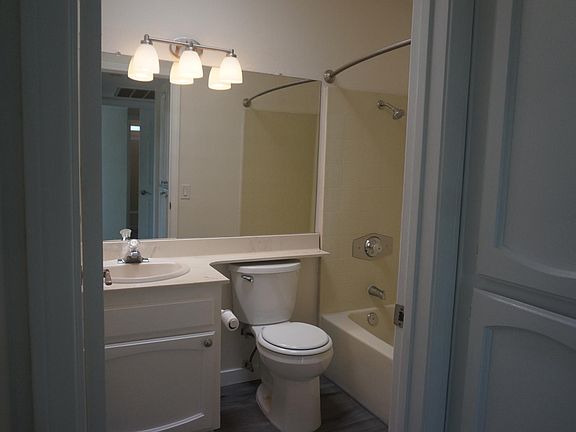 3rd image of 4645 Mississippi St Unit 11